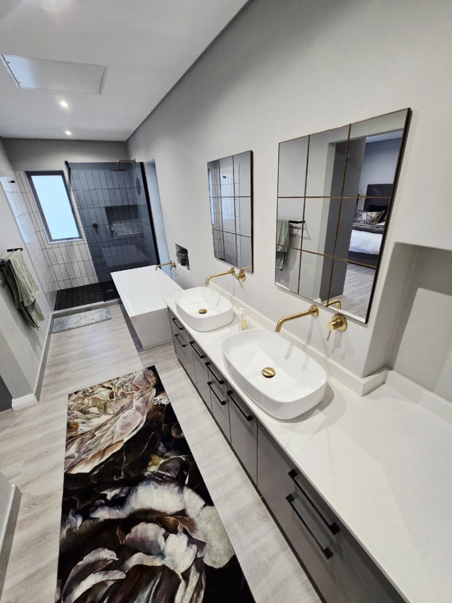4 Bedroom Property for Sale in Oubaai Western Cape